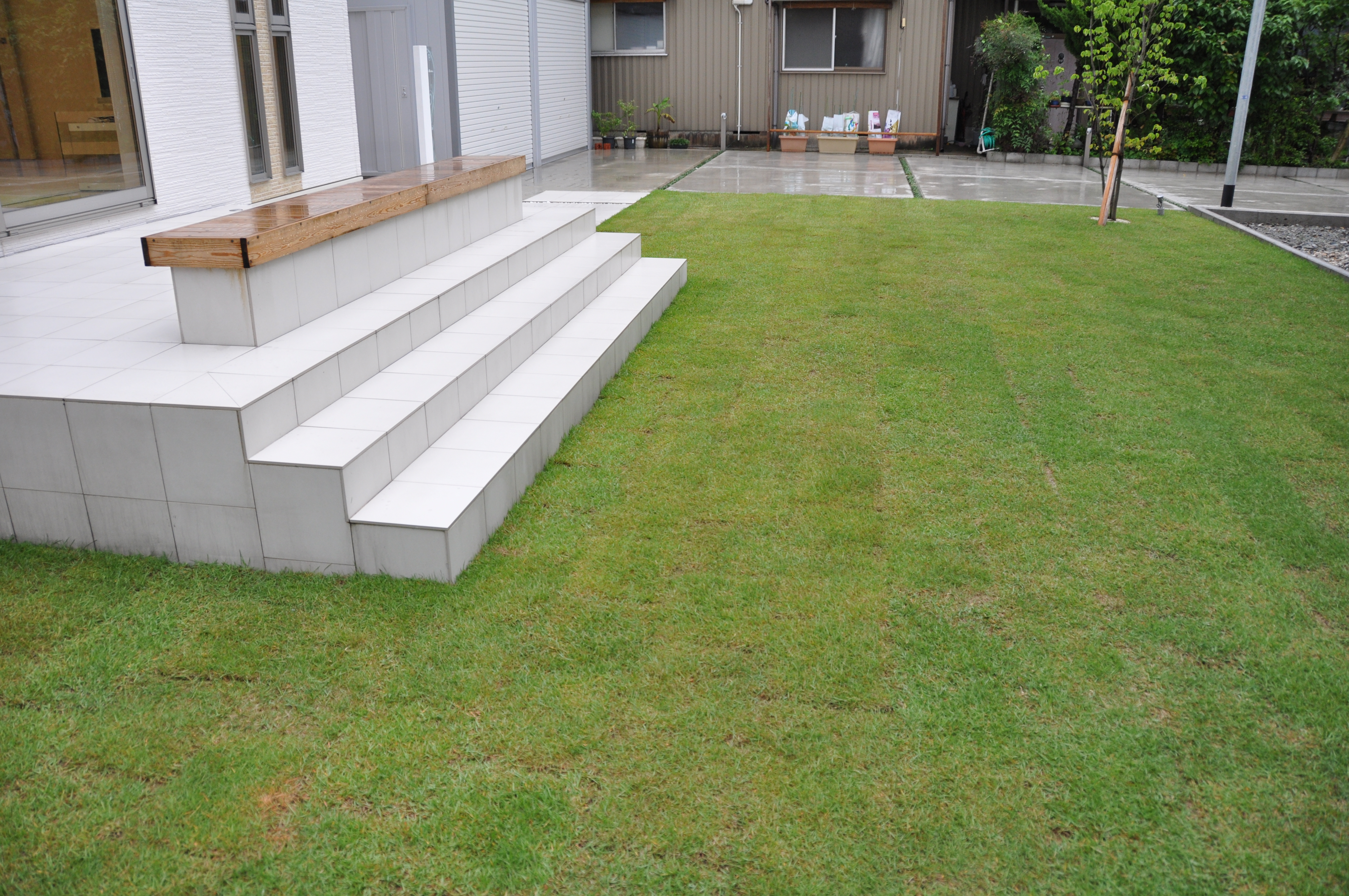 天然芝を超えた 人工芝 福井県 ガーデンスタジオシャレス庭屋 福井の外構工事 エクステリアのことなら庭屋シャレスへ